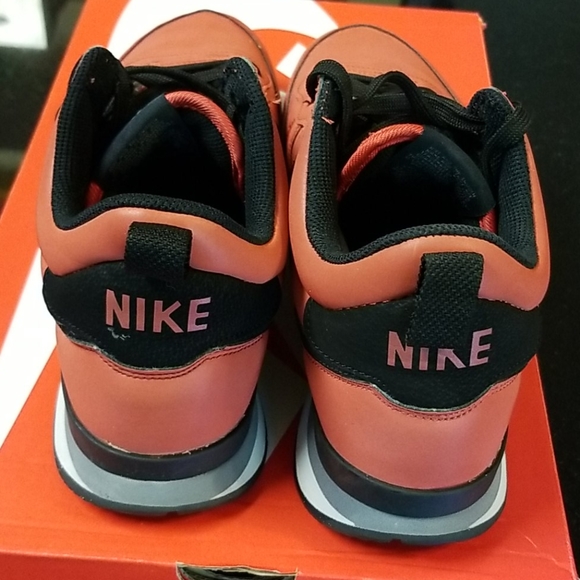 Nike Internationalist Mid main image 11